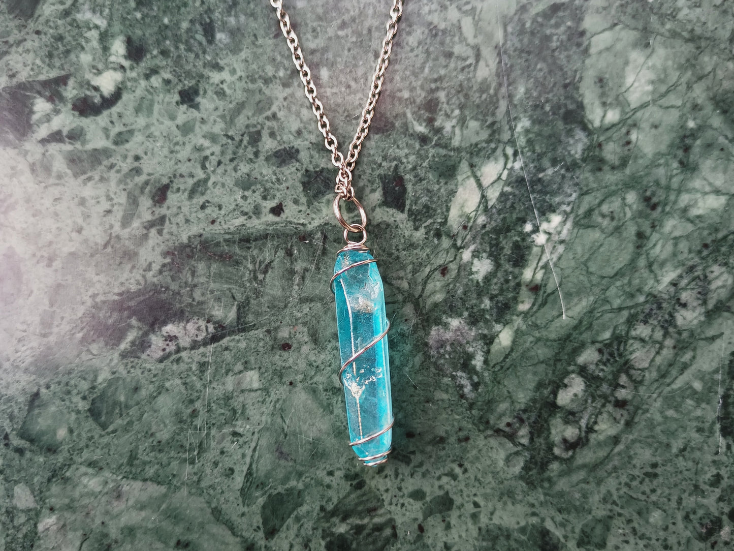 Aqua-aura Haltia riipus