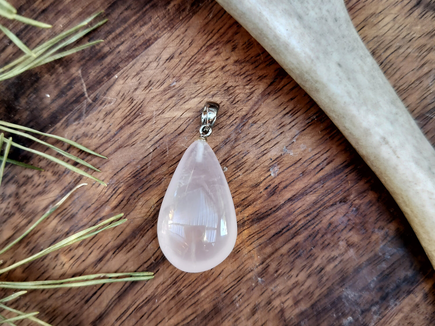 Ruusukvartsi pisara riipus