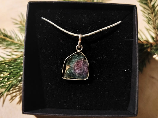 Vesimeloni turmaliini riipus